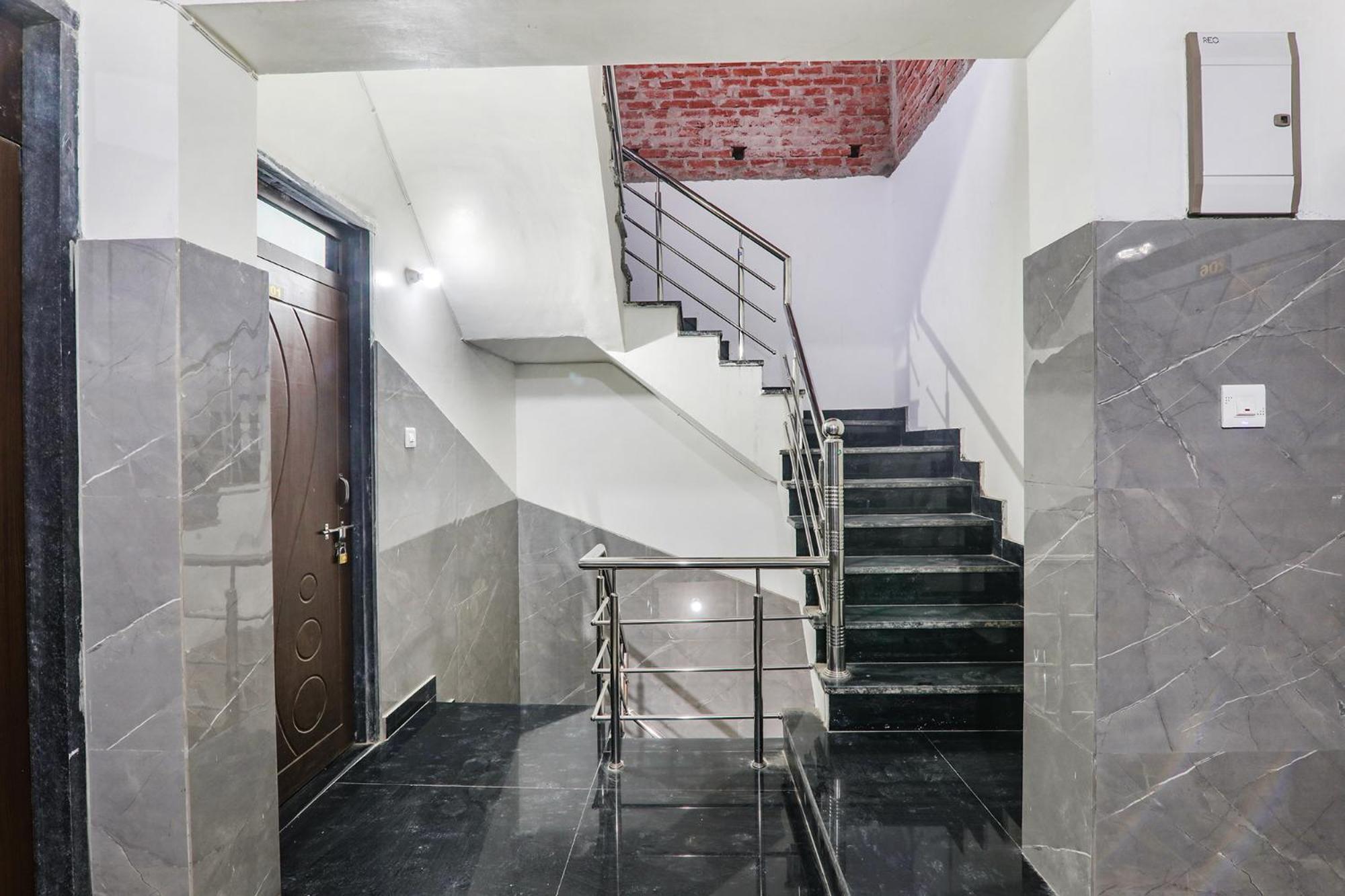 Fabexpress Milan Palace Ayodhya Exterior foto